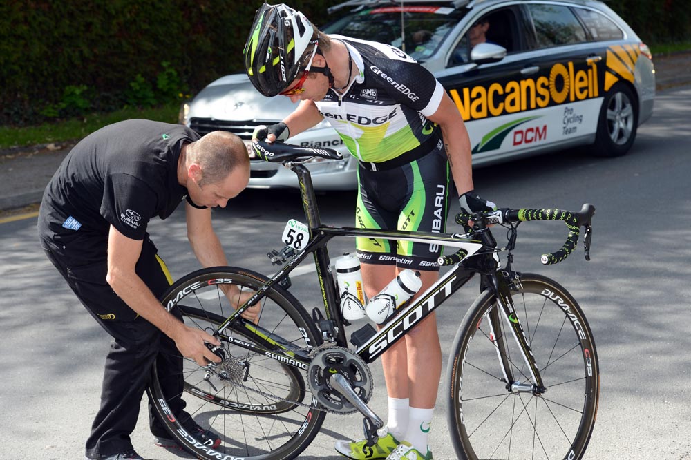 Christian Meier gets some mechnical assistance, Tour de Romandie 2012, stage three