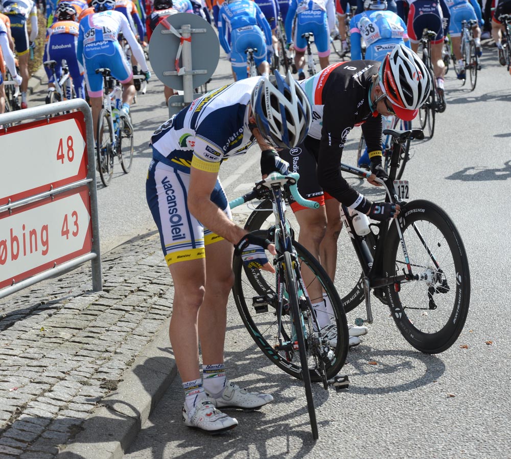 Jan Bakelants falls, Giro d'Italia 2012, stage two