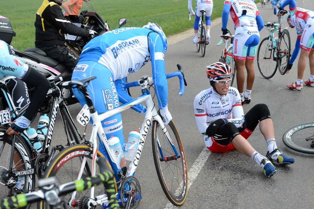 Tomasz Marczynski crashes, Giro d'Italia 2012, stage two