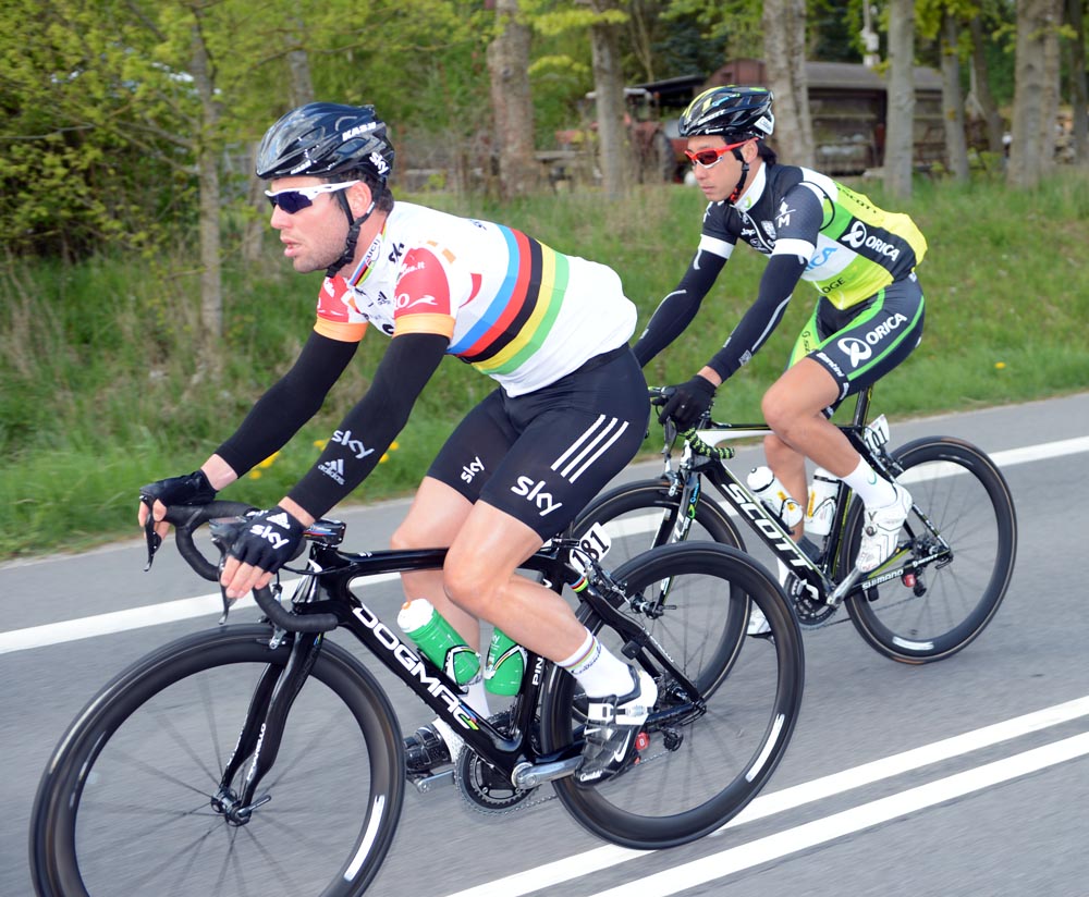 Mark Cavendish and Fumi Beppu, Giro d'Italia 2012, stage three Mark Cavendish and Fumi Beppu, Giro d'Italia 2012, stage three