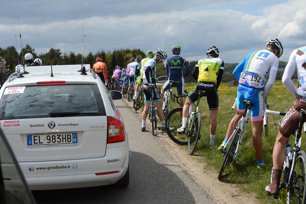 Riders take a comfort break, Giro d'Italia 2012, stage three