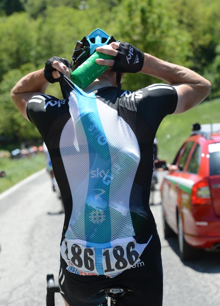 Ian Stannard collects some bottles, Giro d'Italia 2012, stage seven