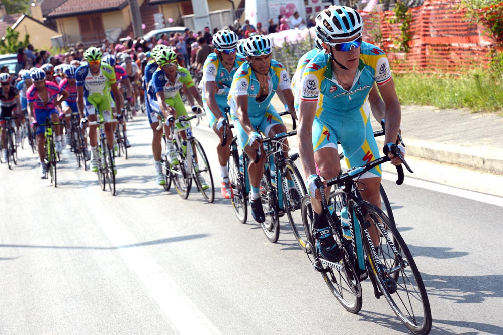 Gasparotto leads for Astana, Giro d'Italia 2012, stage eight