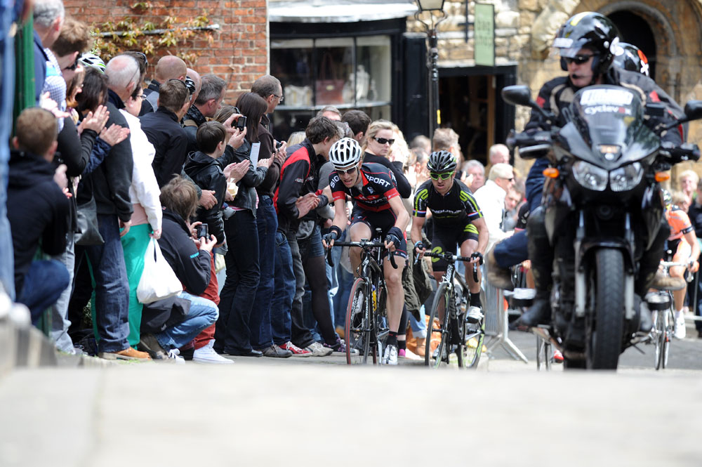 Simon Richardson has a dig, Lincoln Grand Prix 2012
