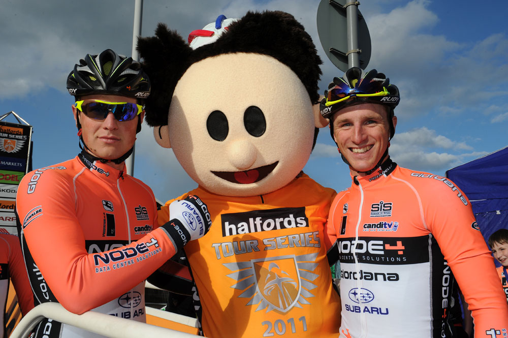 Cronshaw and Williams with ToBy, Tour Series 2012, round one, Kirkcaldy