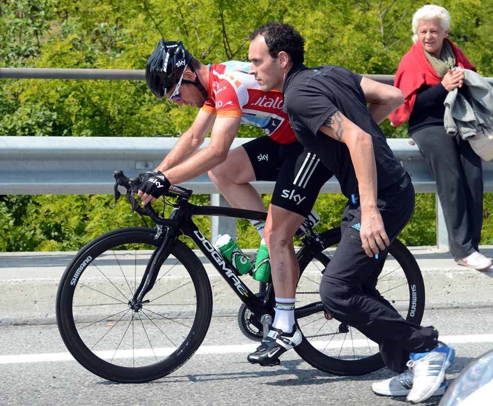 Mark Cavendish has bike change, Giro d'Italia 2012, stage 13