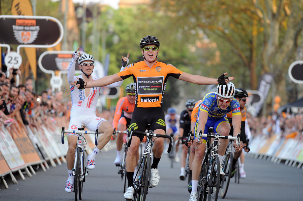 Scott Thwaites wins, Tour Series 2012, Oxford Scott Thwaites wins, Tour Series 2012, Oxford