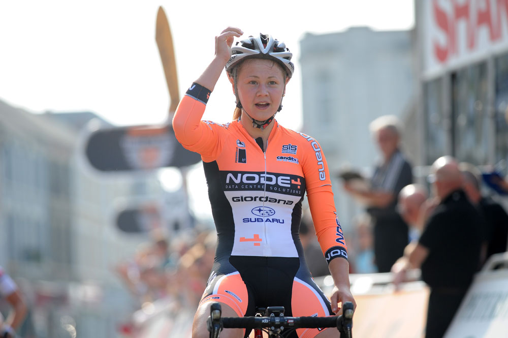 Harriet Owen wins, Tour Series 2012, round 6, Peterborough
