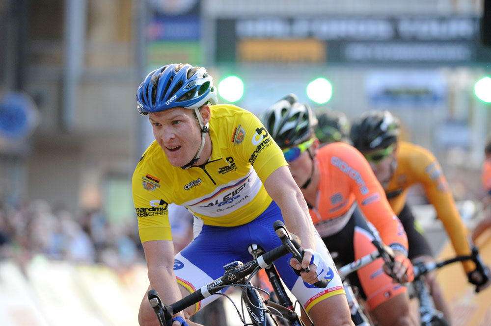 Sulzberger heads break, Tour Series 2012, round 6, Peterborough