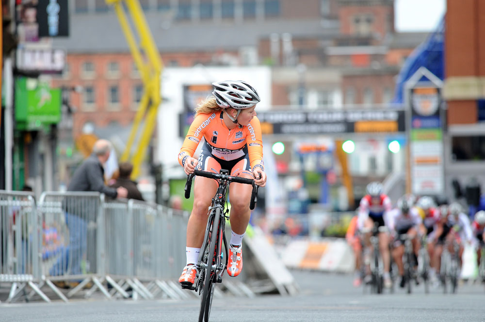 Harriet Owen attacks in Johnson's Health Tech GP, Tour Series 2012, Stoke-on-Trent