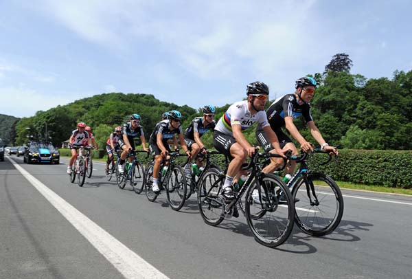 tdf12-Cav-leads-way-home-2.jpg Mark Cavendish leads the way home, Tour de France 2012, stage one recce ride