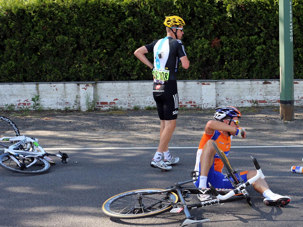 Michael Rogers and Luis Leon Sanchez fall, Tour de France 2012, stage one
