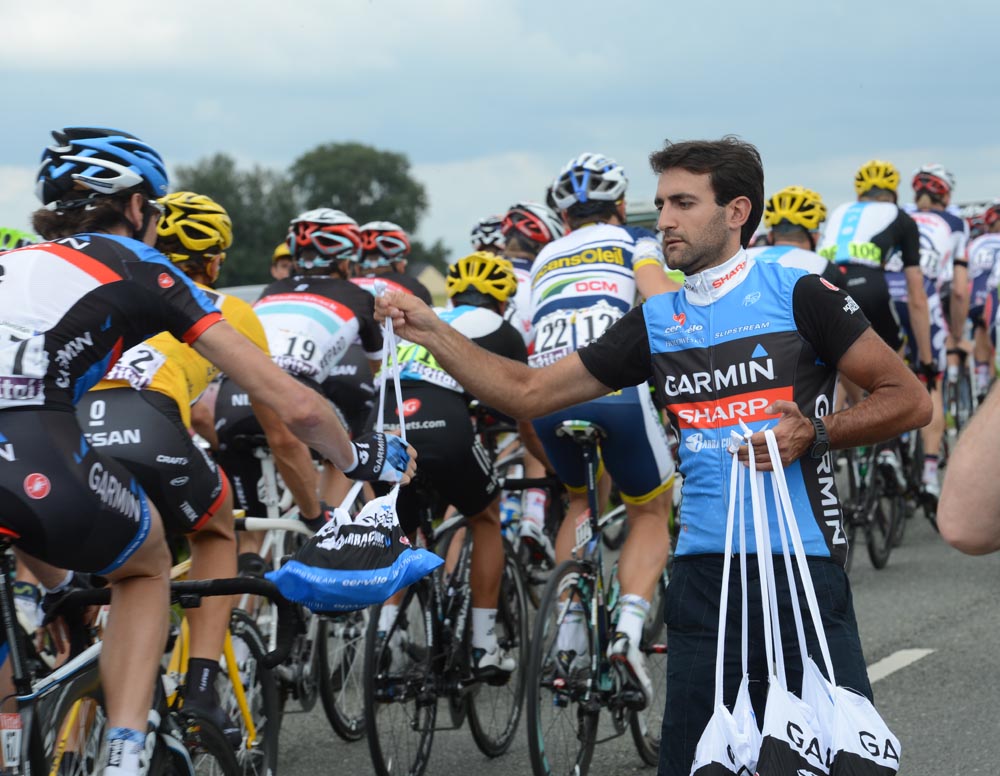 Johan Vansummeren in feed zone, Tour de France 2012, stage five