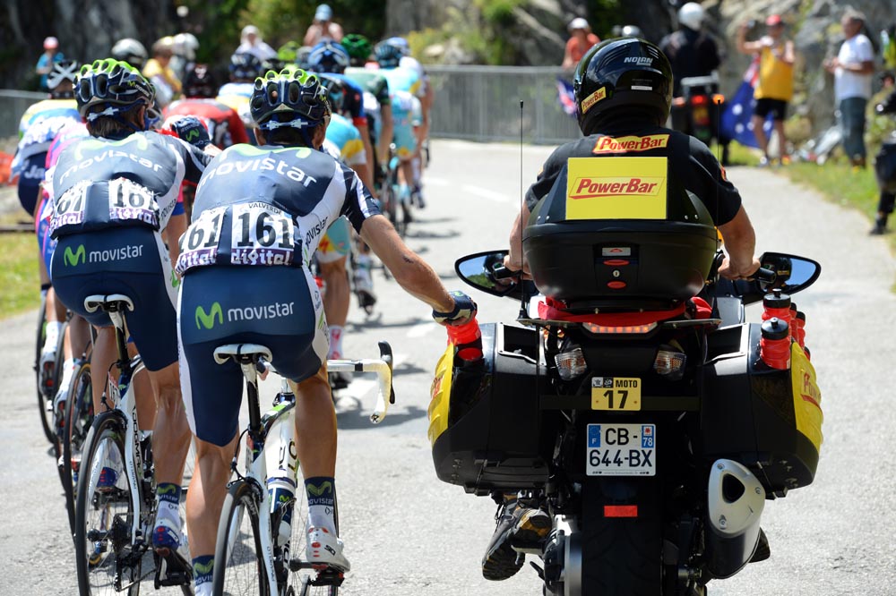 Alejandro Valverde gets a drink, Tour de France 2012, stage 11