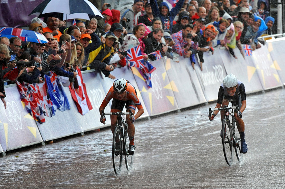 Vos and Armitstead sprint, London 2012 Olympics, women's road race