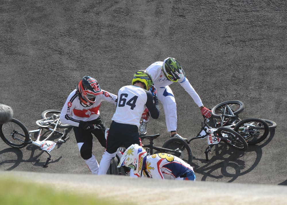 london12-bmx-qf-gw-long crashes.jpg Nicholas Long crashes, London 2012 Olympic Games, BMX quarter finals