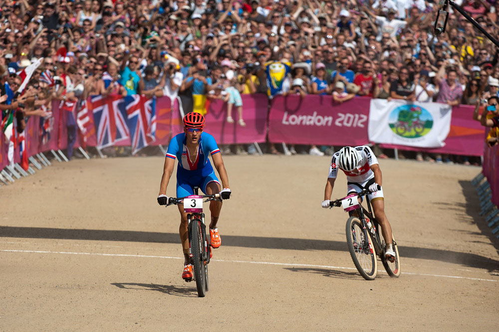 Jaroslav Kulhavy wins ahead of Nino Schurter, Men's mountain biking, London 2012 Olympic Games