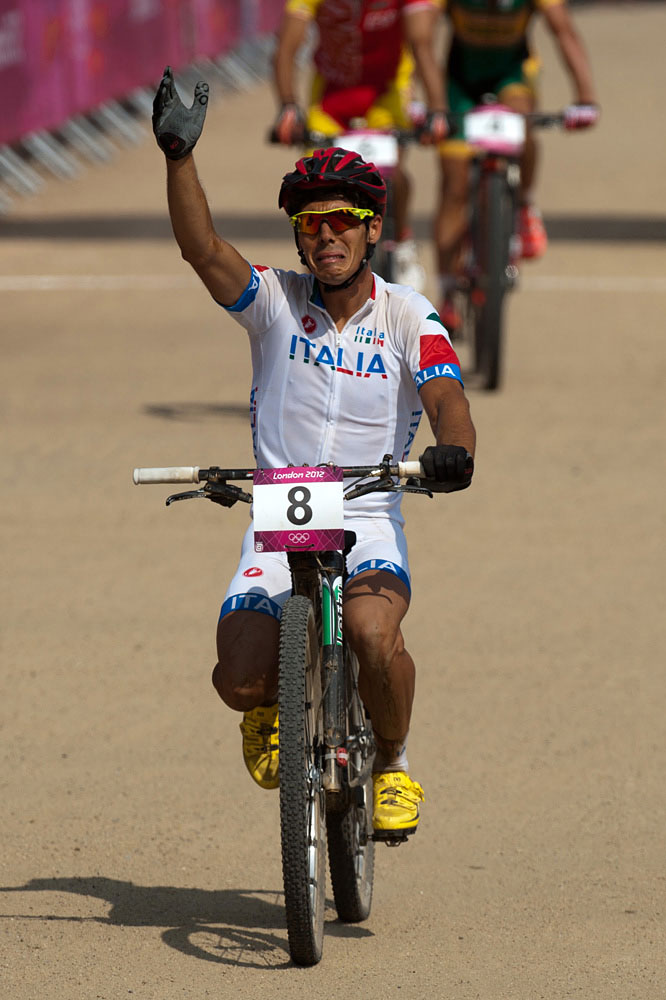 Marco Fontana third with broken seatpost, Men's mountain biking, London 2012 Olympic Games