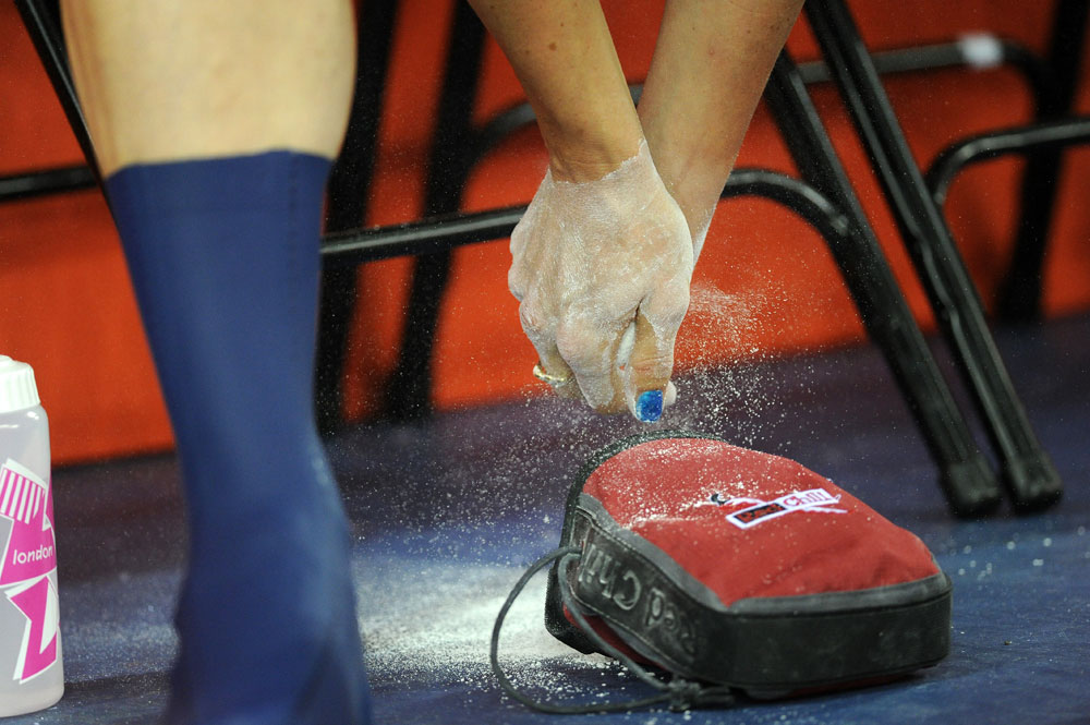 Sarah Storey chalks hands, London 2012 Paralympic Games, track day one afternoon