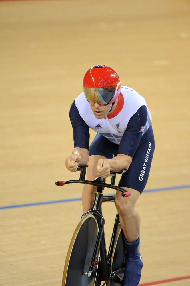 Mark Colbourne in pursuit, London 2012 Paralympic Games, track day two, morning session