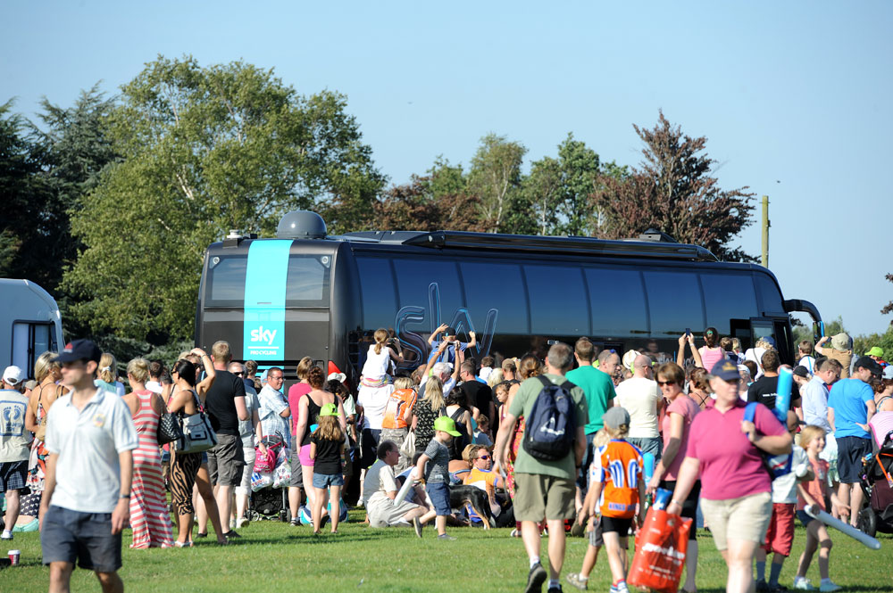Sky bus crowds, Tour of Britain 2012, stage one