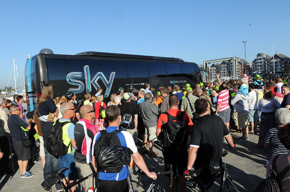 Sky bus crowds, Tour of Britain 2012, stage one