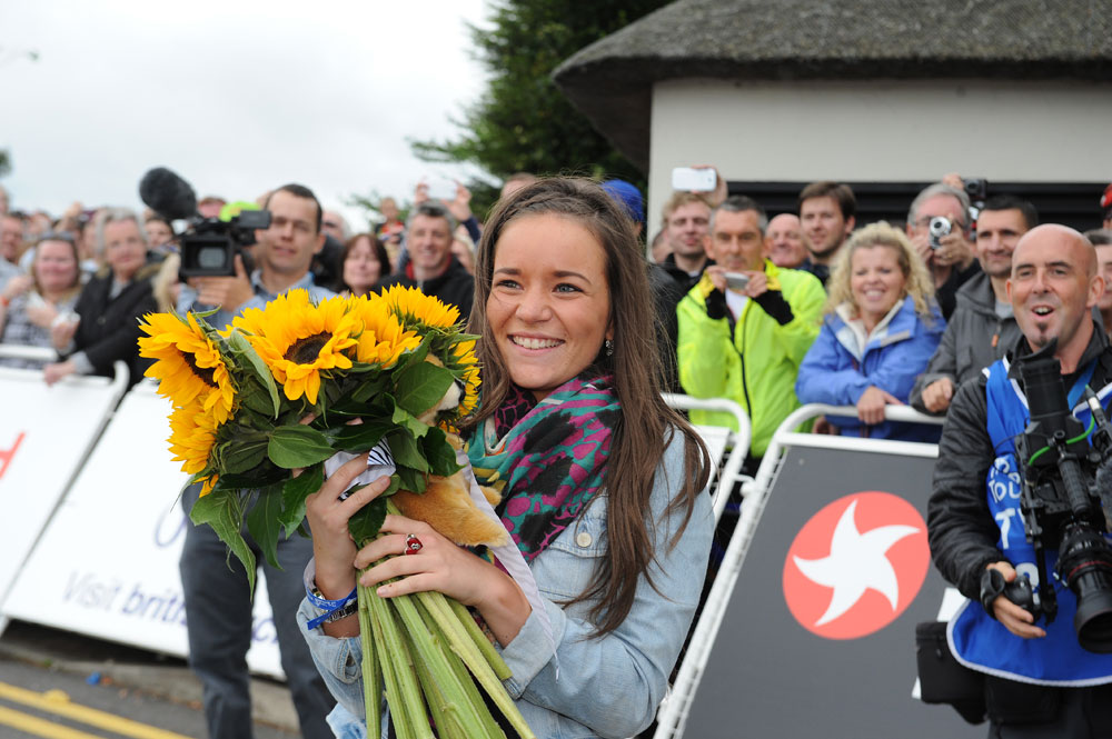 Luke Rowe's girlfriend gets the flowers, Tour of Britain 2012, stage two