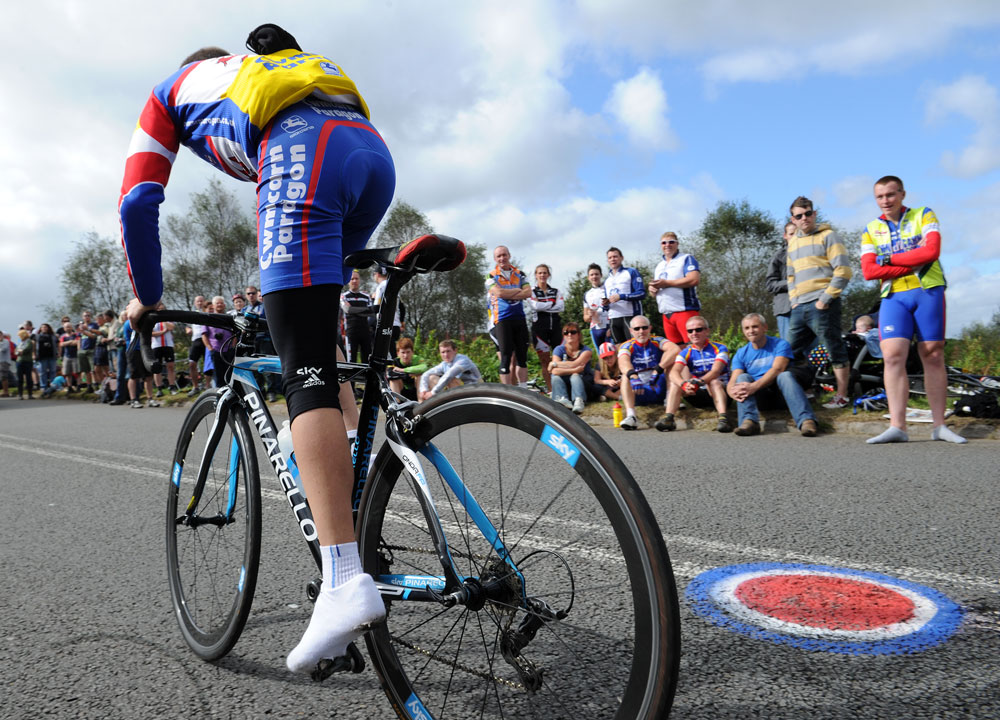 Local rider tests climb, Tour of Britain 2012, stage six