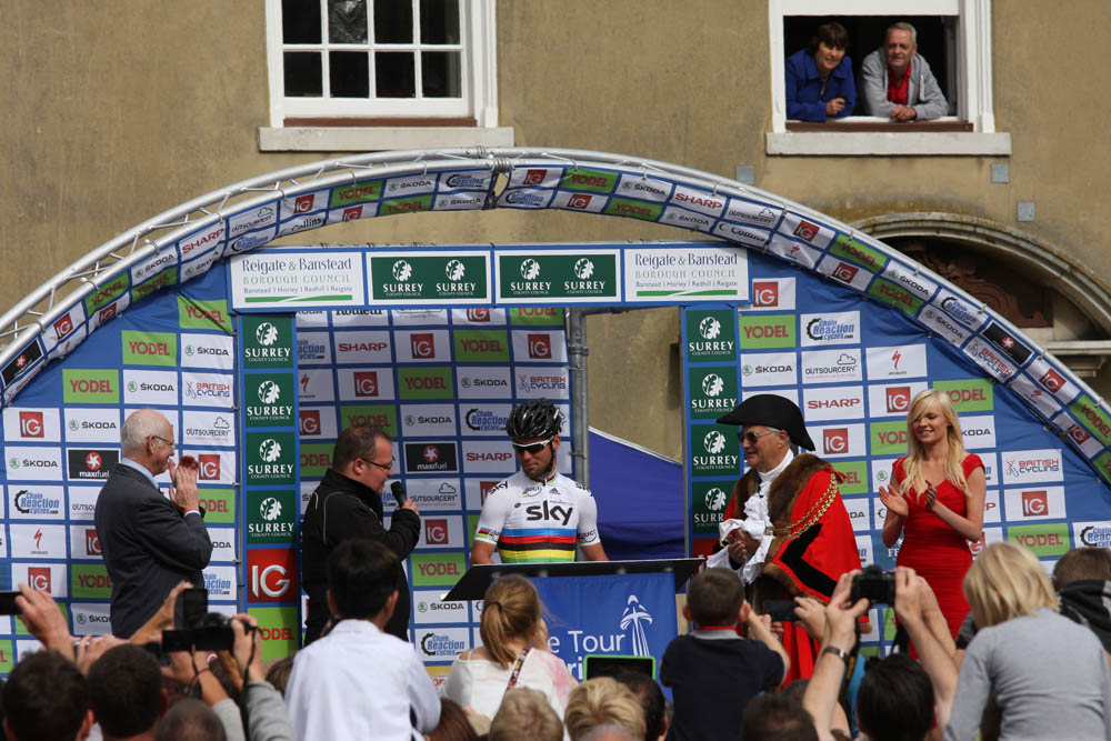 Mark Cavendish signs on, Tour of Britain 2012, stage eight