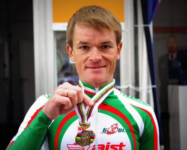 Vasil Kiryienka shows off his 2012 World Champs time trial bronze Vasil Kiryienka shows off his 2012 World Champs time trial bronze