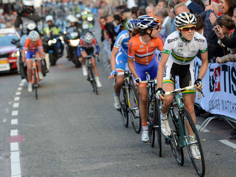 Rachel Neylan leads on Cauberg, Women's road race, Road World Championships 2012