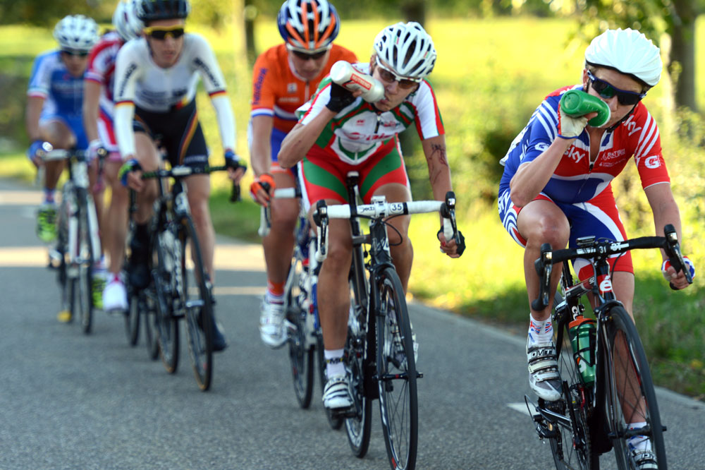 Photo: Emma Pooley chases, Women's road race, Road World Championships 2012. 
