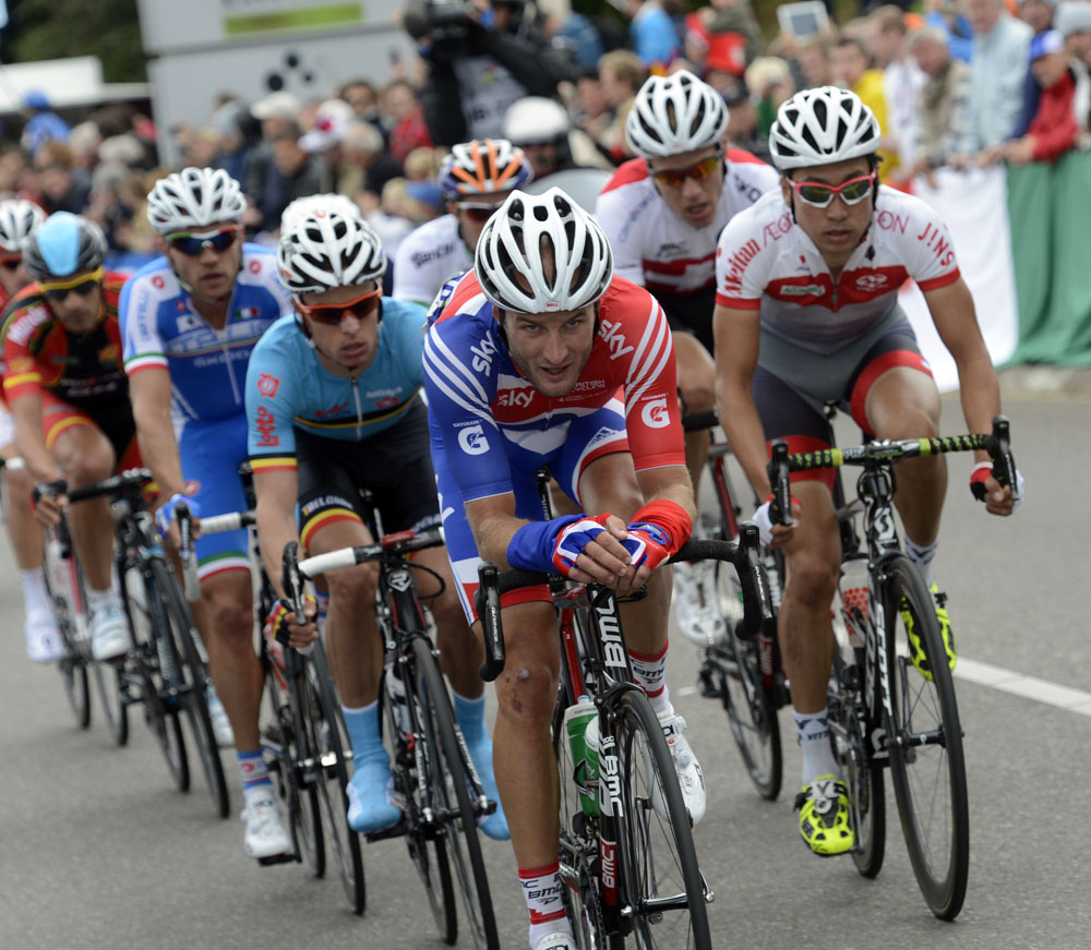 Steve Cummings in chase group. Men's road race, Road World Championships 2012