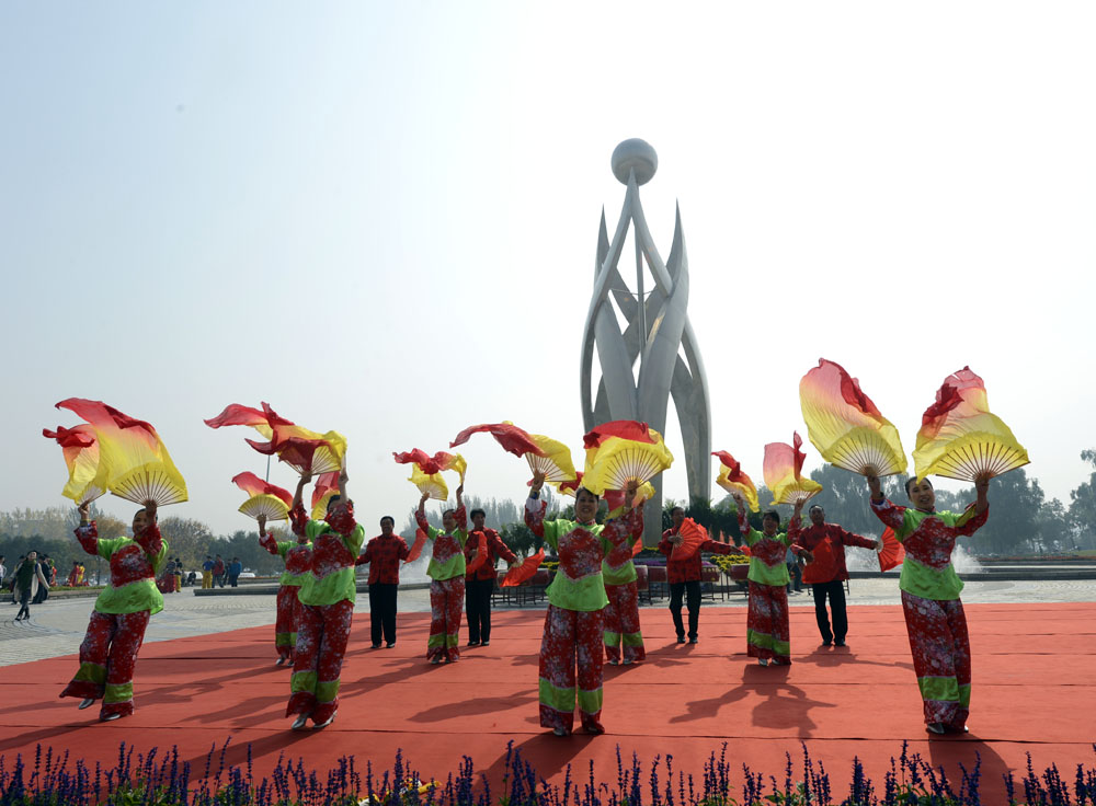 Dancers, Tour of Beijing 2012, stage four