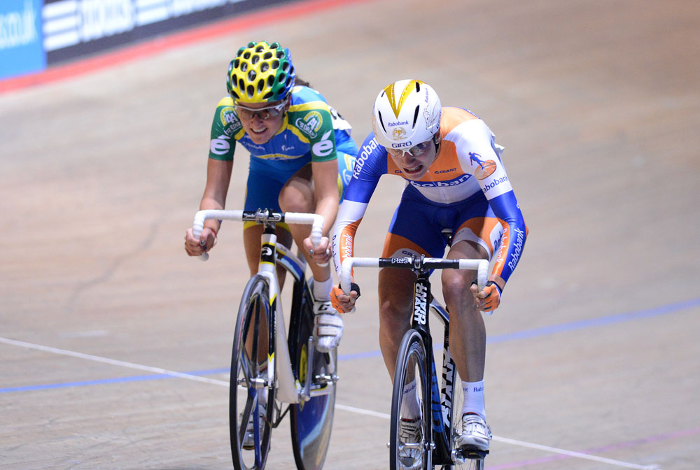 Lizzie Armitstead and Marianne Vos sprint, Revolution, series 10, round 2