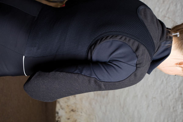 Assos-Early-Winter-Interactive-Body-Insulator1