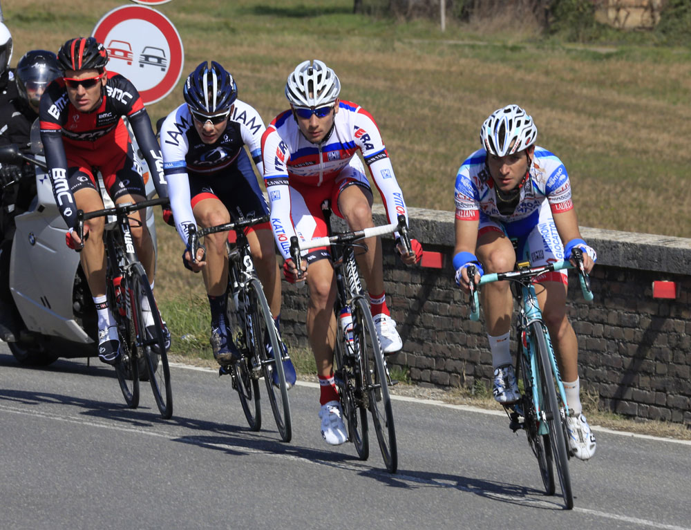 Ermeti leads escape, Strade Bianche 2013