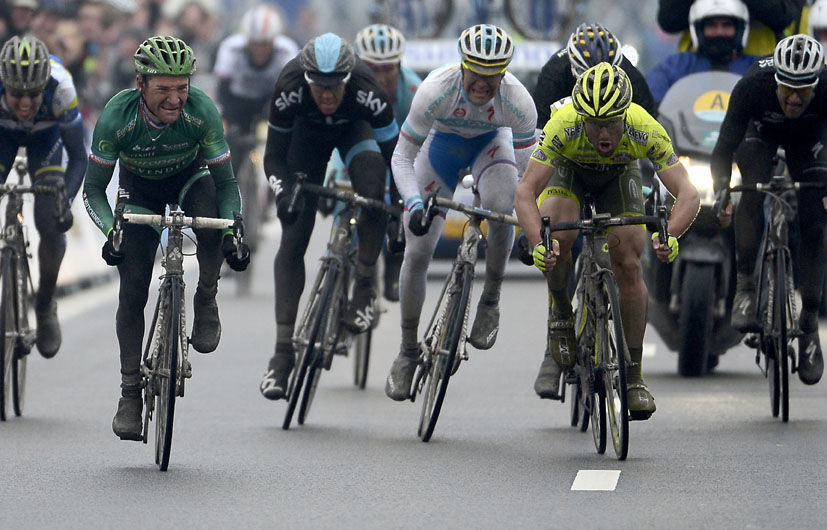 Thomas Voeckler caught by Oscar Gatto, Dwars Door Vlaanderen 2013