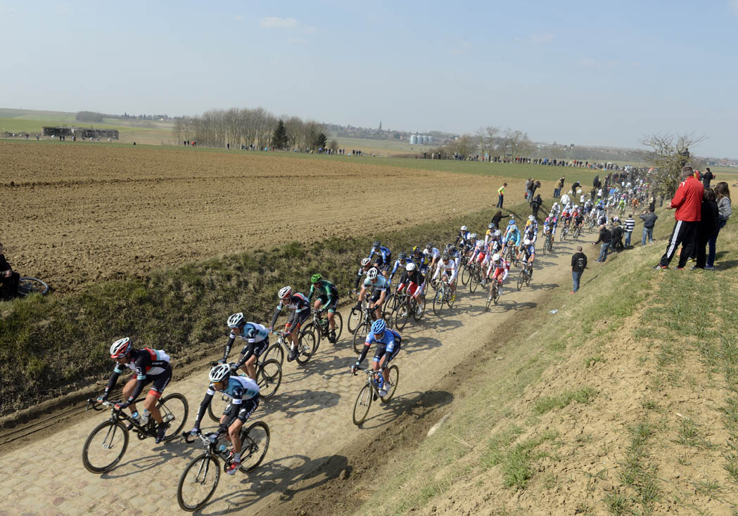 Photo: Peloton, Paris-Roubaix 2013. 