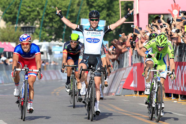 Mark Cavendish wins Giro d'Italia 2013 stage one Mark Cavendish wins Giro d'Italia 2013 stage one