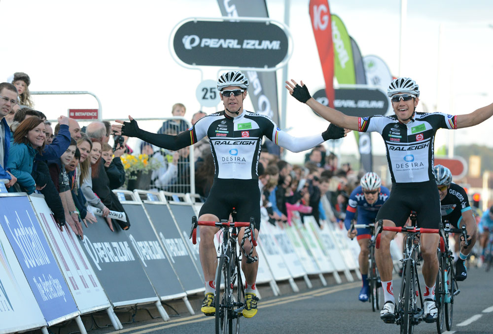 Raleigh celebrate team win, Tour Series 2013, Kirkcaldy round 1 Raleigh celebrate team win, Tour Series 2013, Kirkcaldy round 1