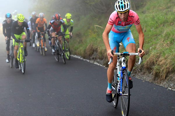 Vincenzo Nibali attacks, Giro d'Italia 2013, stage 14 Vincenzo Nibali attacks, Giro d'Italia 2013, stage 14