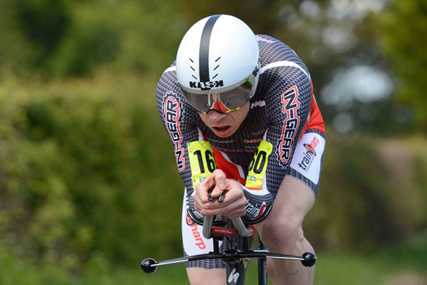 Michael Hutchinson wins National 10-mile time trial 2013 Michael Hutchinson wins National 10-mile time trial 2013