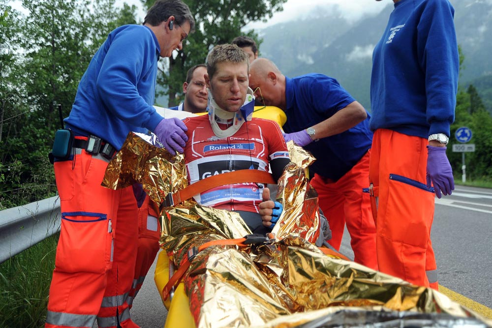Ryder Hesjedal crashes out of Tour de Suisse on stage three Ryder Hesjedal crashes out of Tour de Suisse on stage three