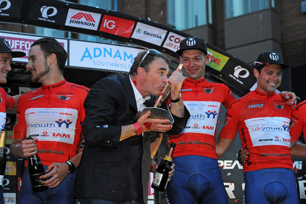 Nigel Mansell kisses trophy, Tour Series 2013, round 11, Ipswich Nigel Mansell kisses trophy, Tour Series 2013, round 11, Ipswich