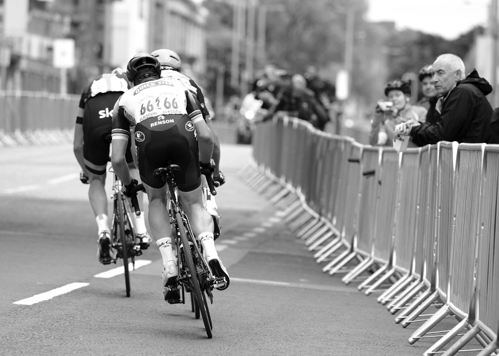 Cav-tucks-in-on-back.jpg Mark Cavendish at back of lead group, British road race national championships 2013