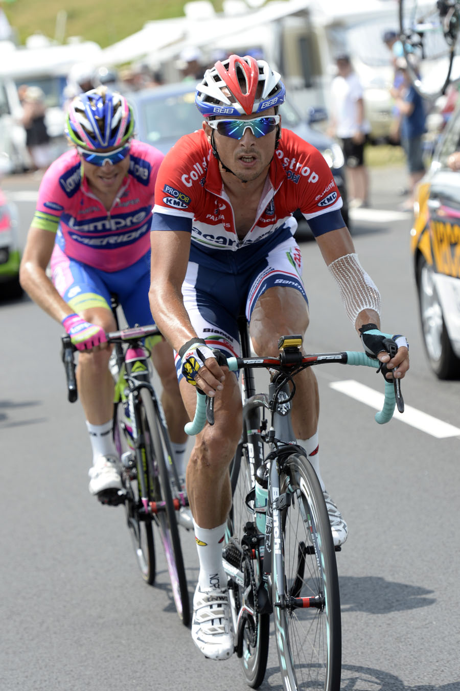 tdf13-st14-hoogerland-cunego chase-1.jpg Johnny Hoogerland and Damiano Cunego try to bridge across to break, Tour de France 2013, stage 14