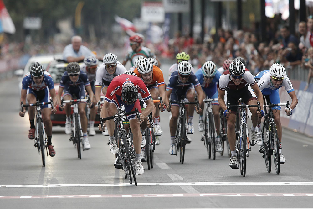 worlds13-men-u23-Enger sprints.jpg Sondre Enger sprints for third, Under-23 men's road race, Road World Championships 2013